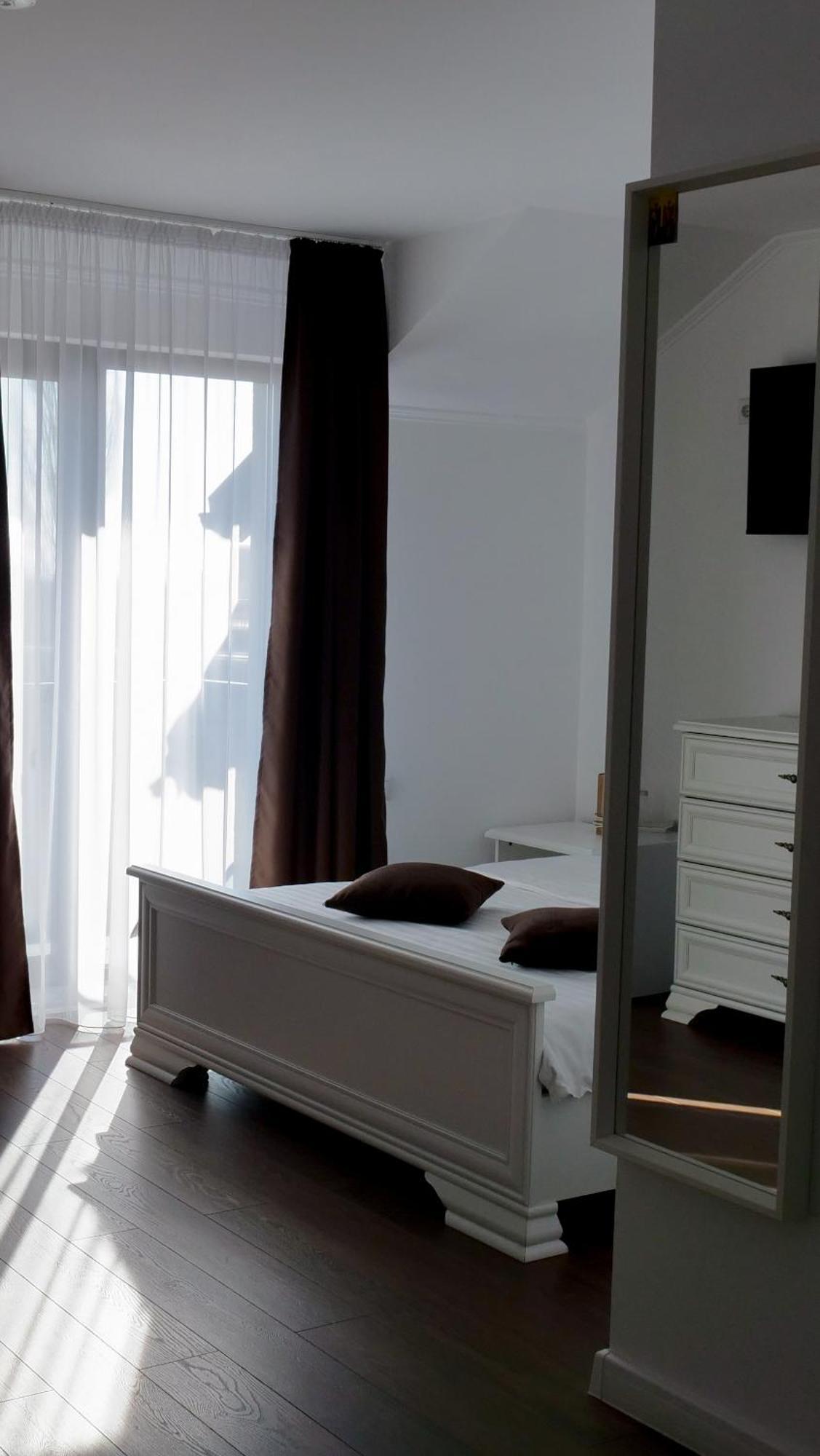 Отель Casa Ambientt Куртя-де-Арджеш Экстерьер фото
